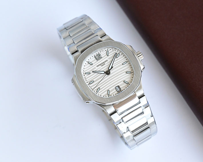 最高級パテックフィリップスーパーコピー PATEK PHILIPPE ノーチラス レディース 2523751 パテックフィリップ レディース 安い - 画像 (9)