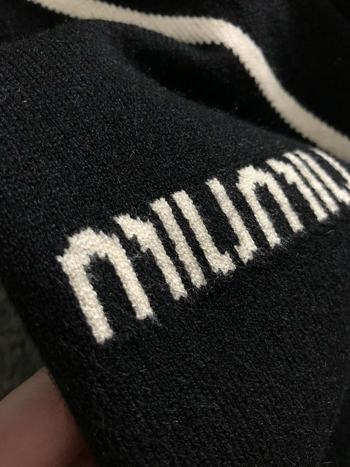 最高級MiuMiuスーパーコピー MiuMiu セーター シェリーライン クルーネック 長袖 ブラック 2524929 MiuMiu トレーナー メンズ - 画像 (5)