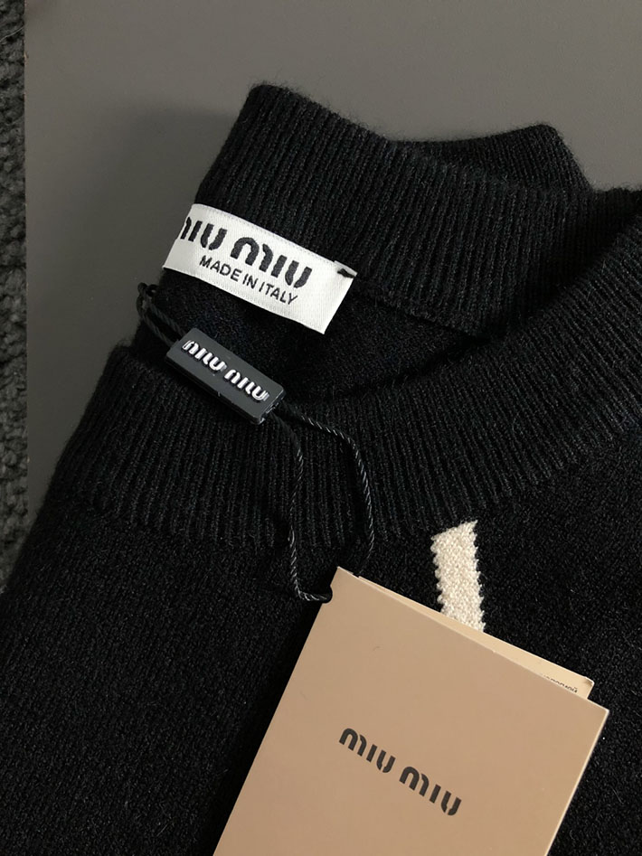 最高級MiuMiuスーパーコピー MiuMiu セーター シェリーライン クルーネック 長袖 ブラック 2524929 MiuMiu トレーナー メンズ - 画像 (4)