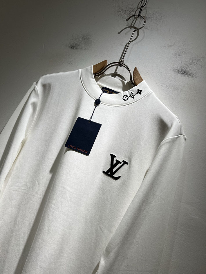 最高級ルイヴィトンスーパーコピー エンボスLVロングスリーブTシャツ アパレル ロンT トップス ホワイト 2524941 ルイヴィトン トレーナー メンズ - 画像 (8)