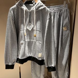 ロエベ パーカー アウトレット