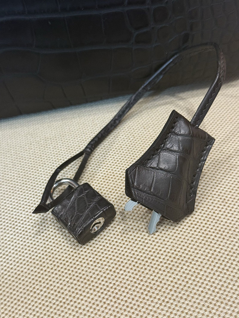 レディース エルメス バッグ HERMES バーキン25 黒 ブラック クロコダイル アリゲーターマット シルバー金具 2526026 バーキン クロコ 定価 - 画像 (22)