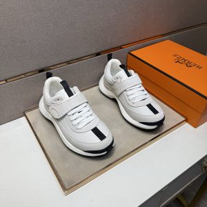 エルメス スニーカー メンズ 人気