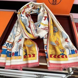 エルメス スカーフ 巻き方