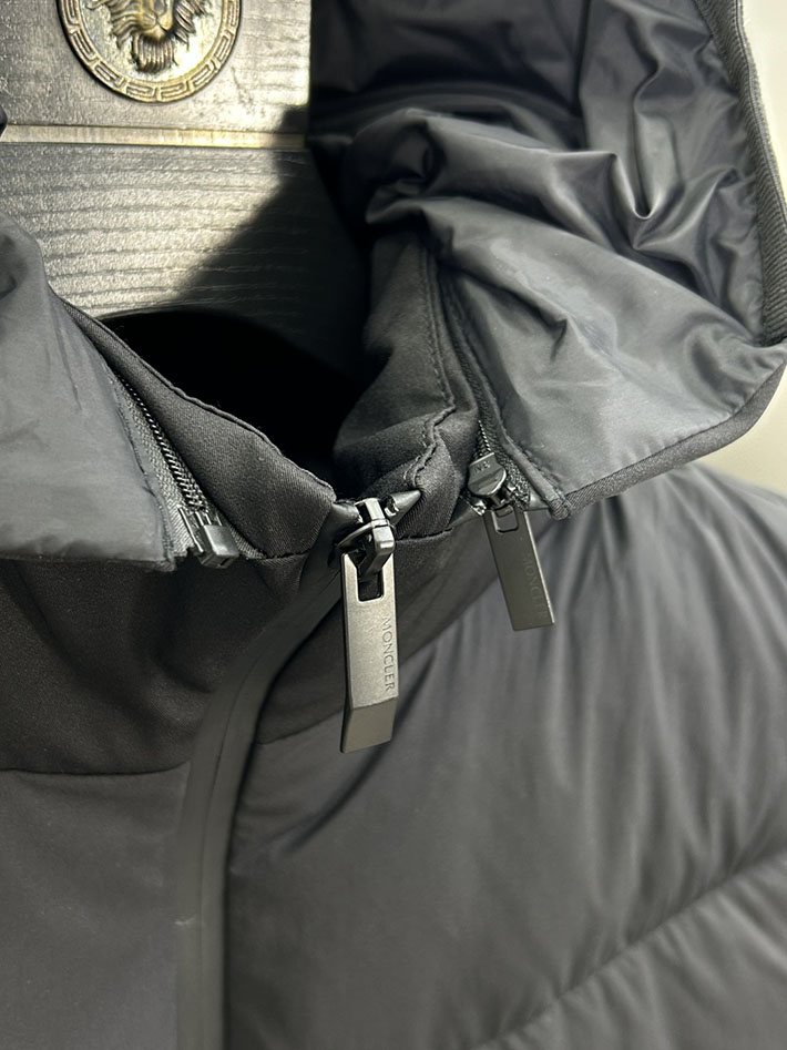 最高級モンクレールスーパーコピー Moncler GILET TRAPUNTATURA DIAGONALEダウンベスト ネイビー 2525224 ダウンベスト メンズ おしゃれ - 画像 (7)
