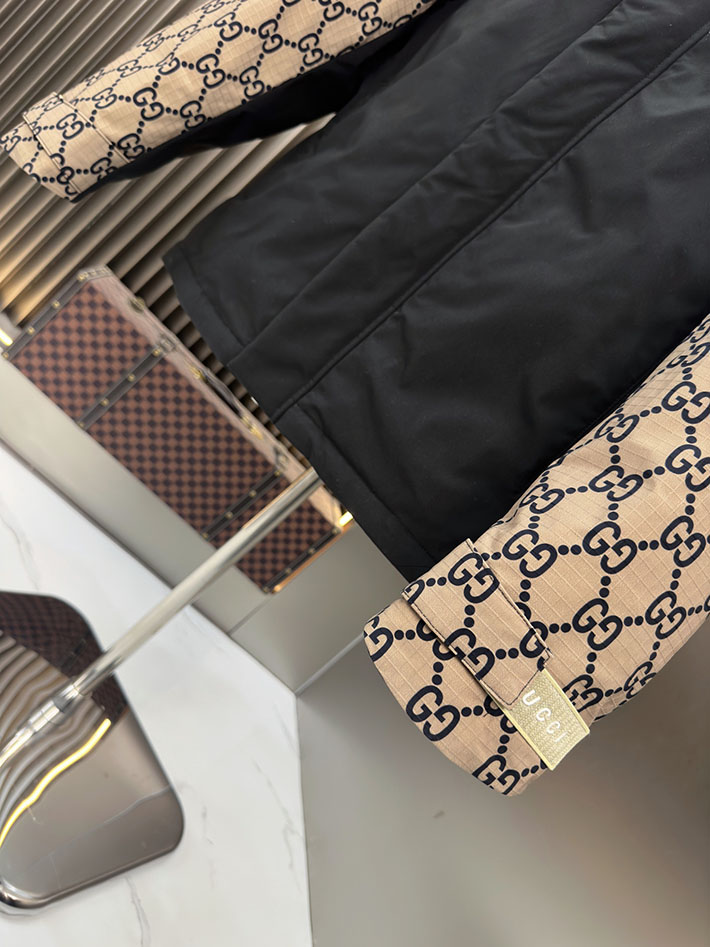 グッチ 服 アウトレット GUCCI 2025新作 GGコットンキャンバス ダウンジャケット 2525385 GUCCI ダウンジャケット メンズ - 画像 (4)