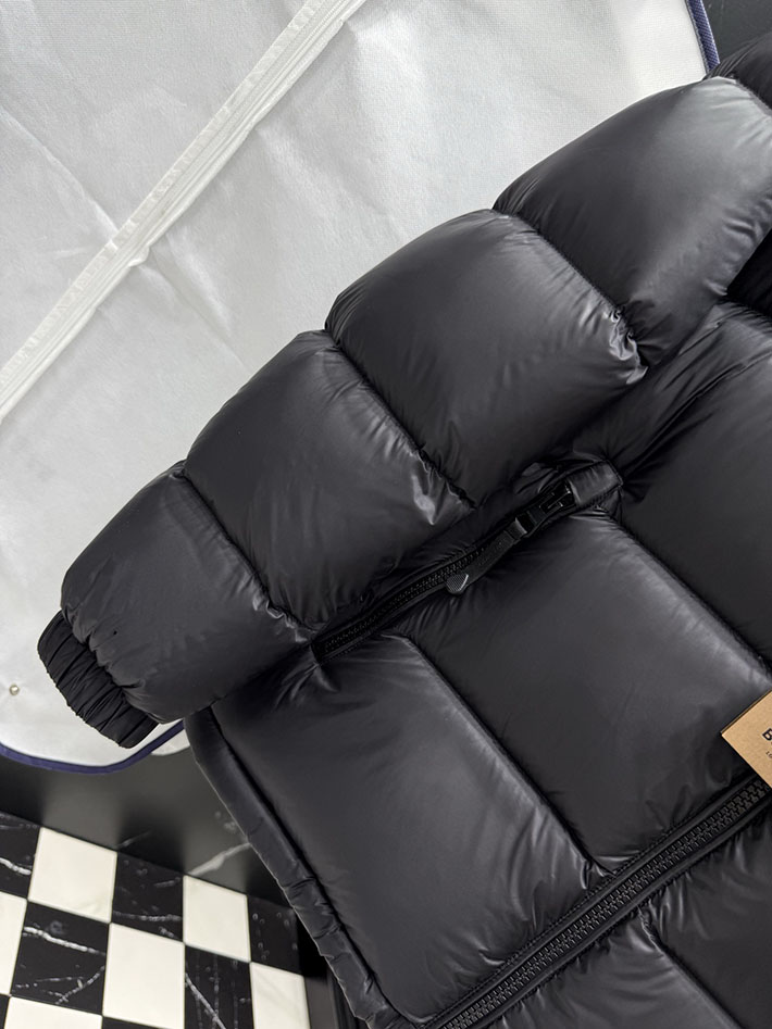 最高級バーバリースーパーコピー BURBERRY リバーシブル チェック フーデッド ダウンジャケット ブラック 2525409 バーバリー アウトレット店舗 - 画像 (4)