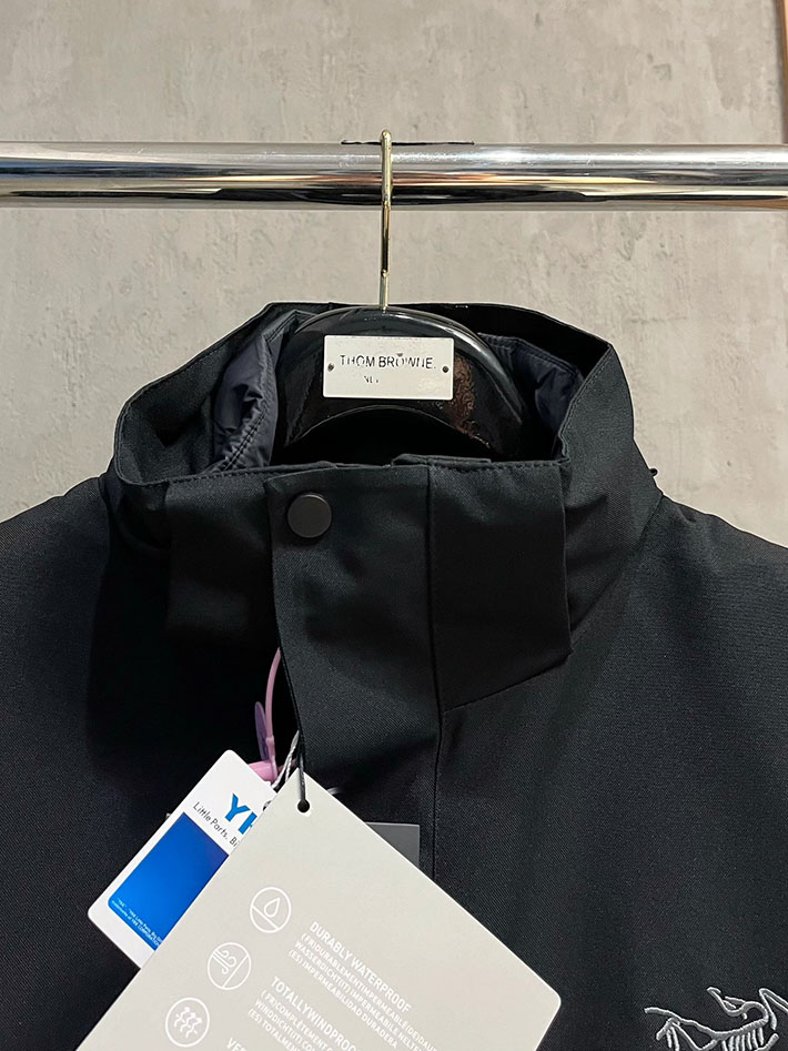 アークテリクス マウンテンパーカー ARC’TERYX アトム フーディ ナイロンジャケット ブラック 2525684 アークテリクス 女子 コーデ - 画像 (8)