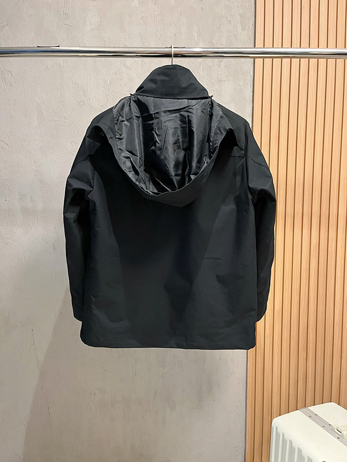 アークテリクス マウンテンパーカー ARC’TERYX アトム フーディ ナイロンジャケット ブラック 2525684 アークテリクス 女子 コーデ - 画像 (2)