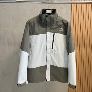 アークテリクス 女子 コーデ
