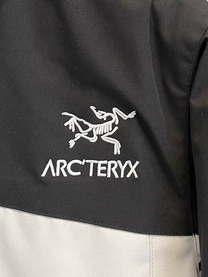アークテリクス マウンテンパーカー ARC’TERYX アトム フーディ ナイロンジャケット ブラック/ホワイト 2525688 アークテリクス 女子 コーデ - 画像 (6)