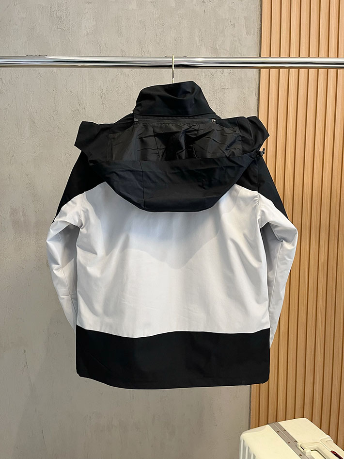 アークテリクス マウンテンパーカー ARC’TERYX アトム フーディ ナイロンジャケット ブラック/ホワイト 2525688 アークテリクス 女子 コーデ - 画像 (2)
