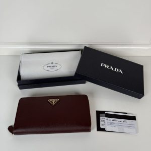プラダ 財布 アウトレット