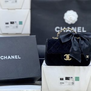 シャネル バッグ 値段