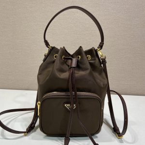 プラダ バケットバッグ ナイロン