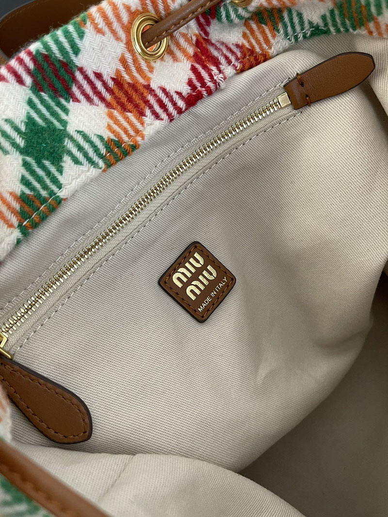 最高級MiuMiuスーパーコピー ミュウミュウ プレイドxレザー バックパック 5BZ042_2IFK_F0Q6N_V_OOM ミュウミュウ リュック - 画像 (4)