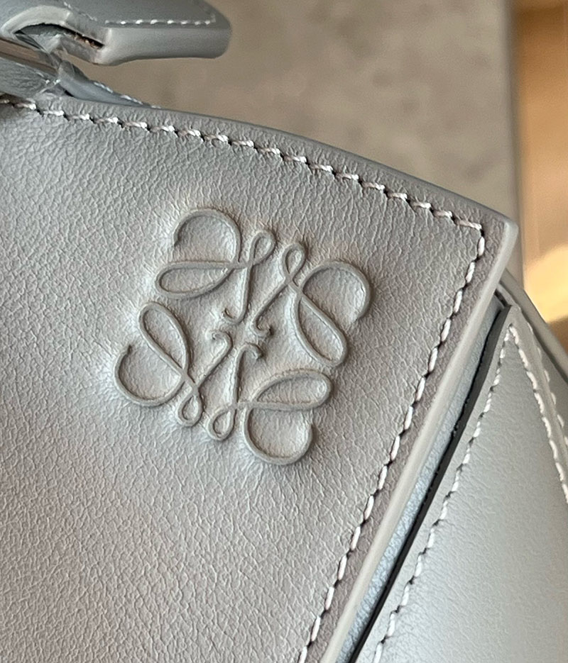 最高級ロエベスーパーコピー LOEWE Puzzle Small Bag パズル バッグ ショルダーバッグ アンスラサイト 2526663 ロエベ パズルバッグ ショルダー - 画像 (6)