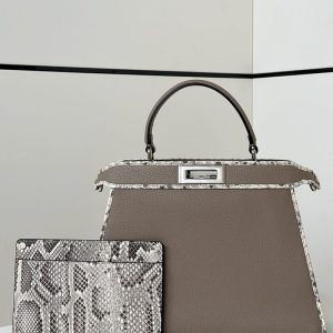フェンディ ピーカブー 定価