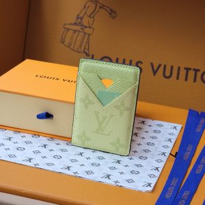 ルイヴィトン マグネット カード ホルダー