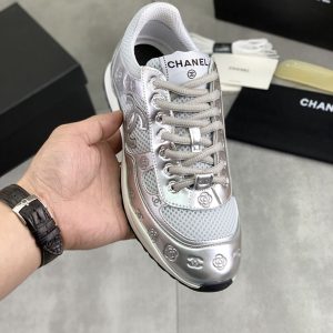シャネル スニーカー 人気