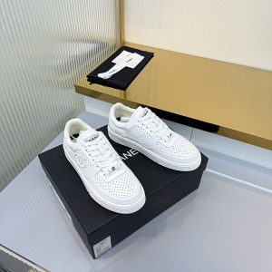 スニーカー レディース 人気ブランド