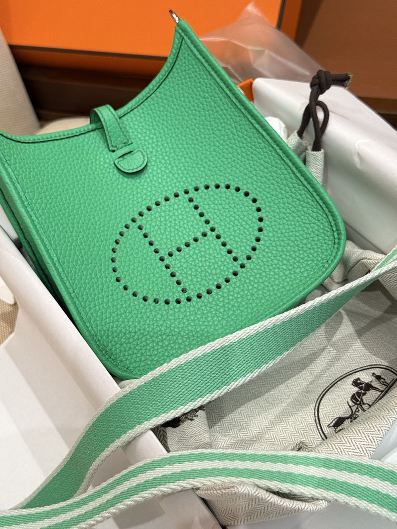 エルメス バッグ エブリンtpm HERMES エヴリン 16 TPM ヴェールコミック トリヨンクレマンス シルバー金具 2627507 エルメス専門店 - 画像 (6)