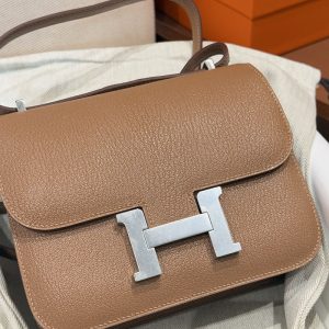 流行り のショルダーバッグ レディース