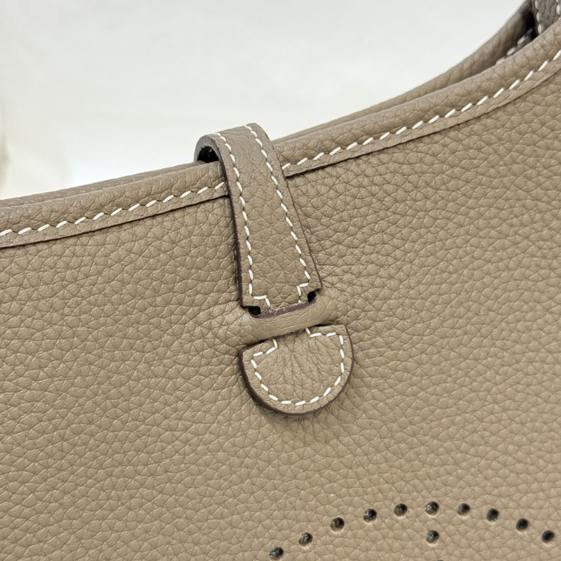 エルメス ミニ エブリン 定価 HERMES エヴリン TPM エトゥープ トリヨンクレマンス シルバー金具 2627668 エルメス 海外通販 - 画像 (7)