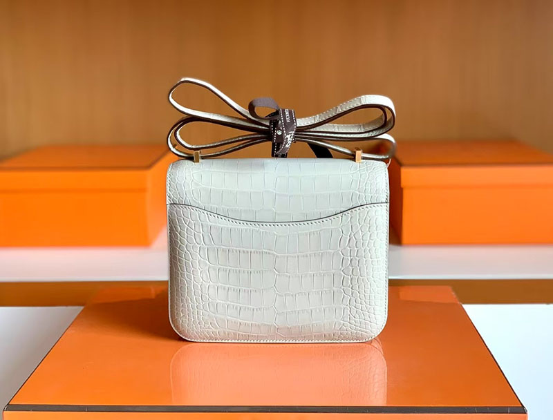 コンスタンス ミニ クロコ HERMES コンスタンス3 ミニ ベトン クロコダイル ゴールド金具 2627763 エルメス 新作バッグ - 画像 (3)