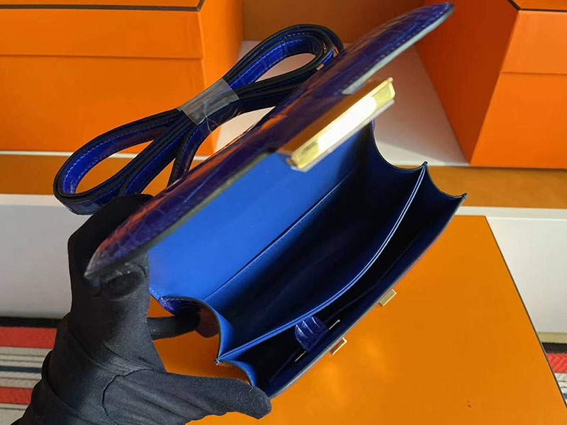 コンスタンス ミニ クロコ HERMES コンスタンス3 ミニ ブルーエレクトリック クロコダイル ゴールド金具 2627774 エルメス 新作バッグ - 画像 (7)