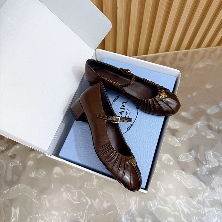 プラダ パンプス フラット