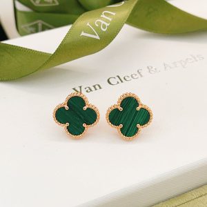 ピアス プレゼント 彼女 ブランド