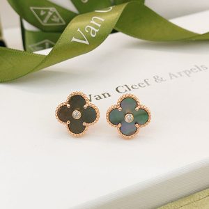 ピアス ブランド プレゼント