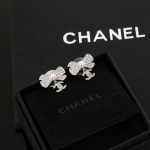 シャネル ロゴ ピアス