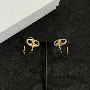 セリーヌ ピアス トリオンフ