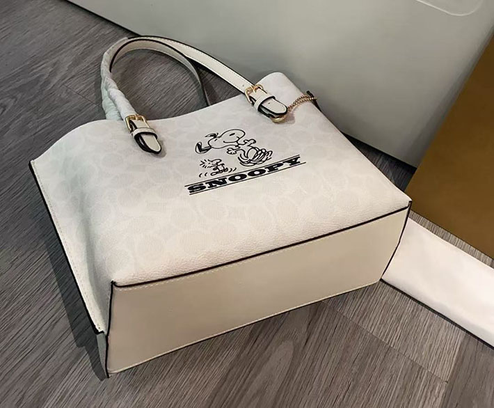 最高級コーチスーパーコピー COACH モリー トート バッグ 25 シグネチャー キャンバス スヌーピー チョークマルチ 2629235 コーチ トートバッグ アウトレット - 画像 (4)