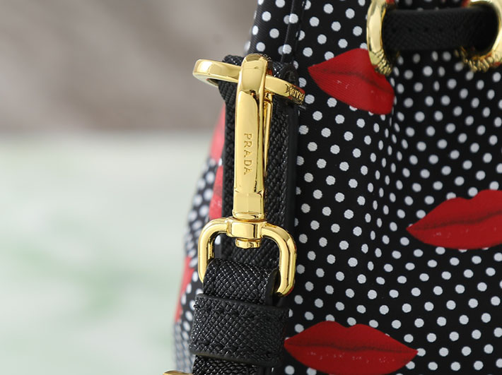 プラダ バッグ レディース PRADA プリントRe-Nylon ポーチ ブラック 1NS369_2HFL_F0002 プラダ ポーチ アウトレット 値段 - 画像 (4)