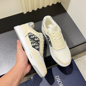 カジュアル スニーカー メンズ おすすめ