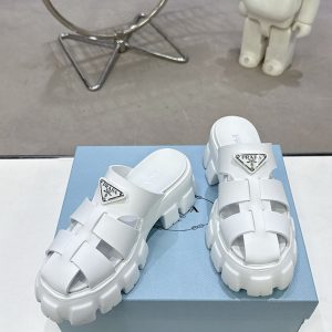 プラダ サンダル ヒール