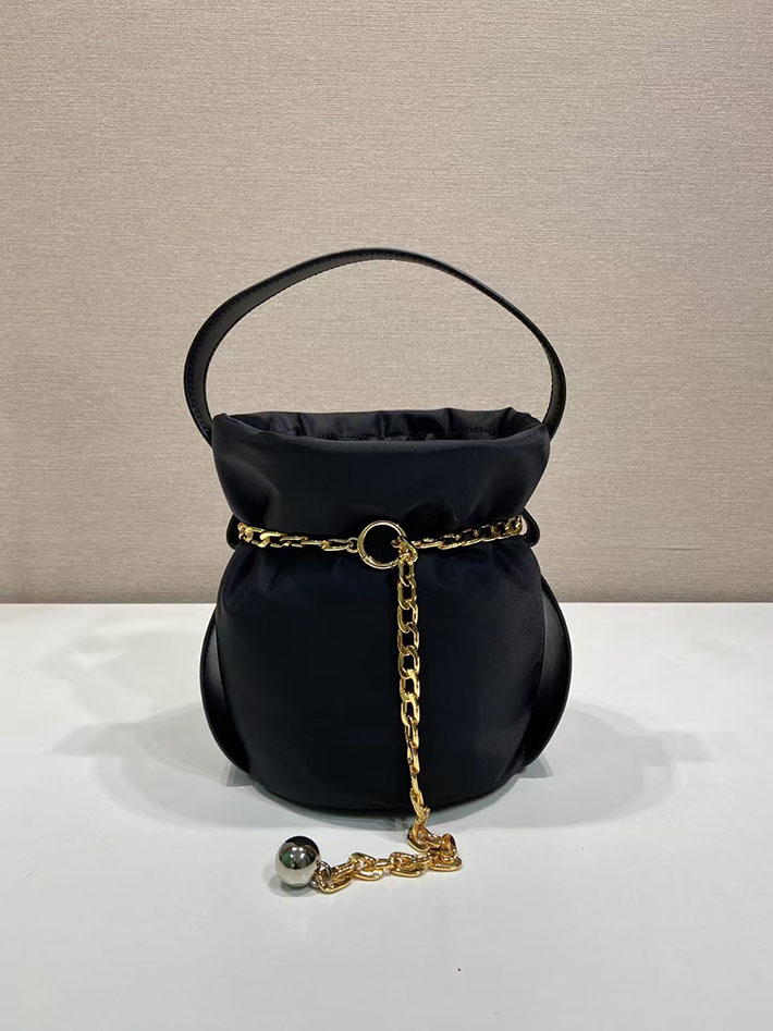 プラダ バッグ レディース PRADA プチ サック ノワール Re-Nylon xナッパレザー ミニバケットバッグ 1BE088_RUKW_F0002_V_OOO プラダ バッグ アウトレット - 画像 (7)