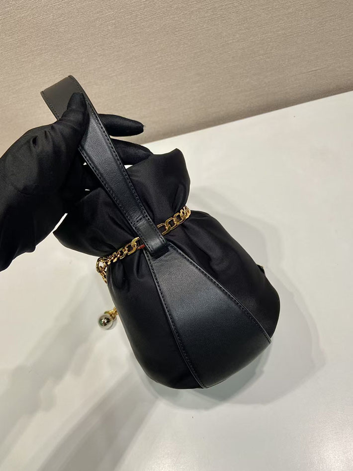プラダ バッグ レディース PRADA プチ サック ノワール Re-Nylon xナッパレザー ミニバケットバッグ 1BE088_RUKW_F0002_V_OOO プラダ バッグ アウトレット - 画像 (6)