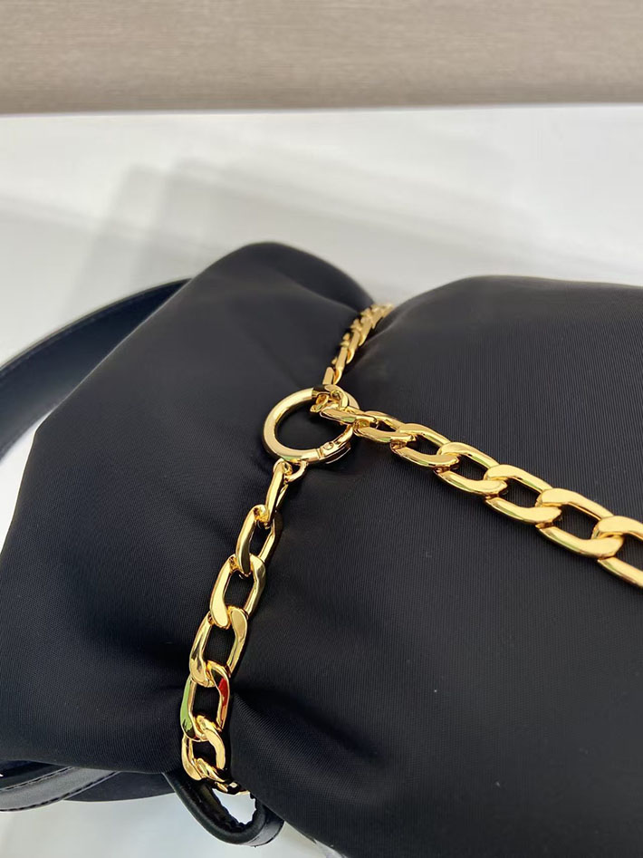プラダ バッグ レディース PRADA プチ サック ノワール Re-Nylon xナッパレザー ミニバケットバッグ 1BE088_RUKW_F0002_V_OOO プラダ バッグ アウトレット - 画像 (4)