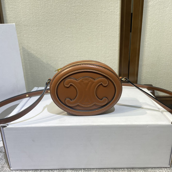 セリーヌ ショルダーバッグ 人気
