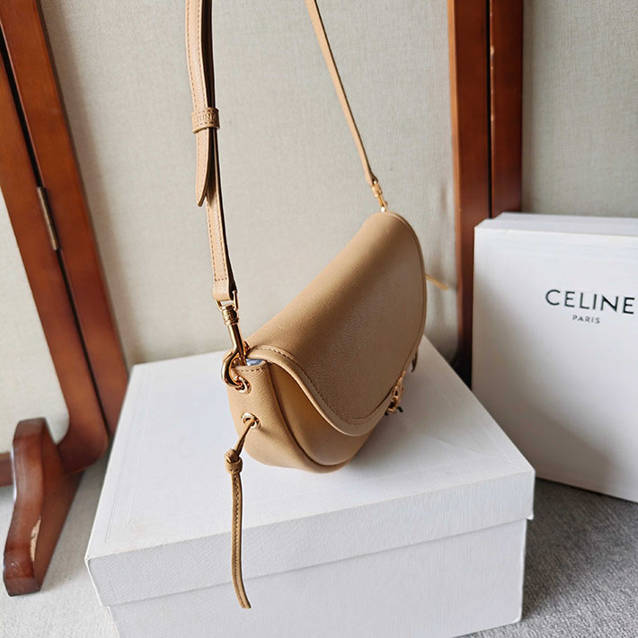 最高級セリーヌスーパーコピー CELINE リトルハーフムーン ソフトトリオンフ サンドキャッスル L10373778.03DL セリーヌ ショルダーバッグ 人気 - 画像 (9)