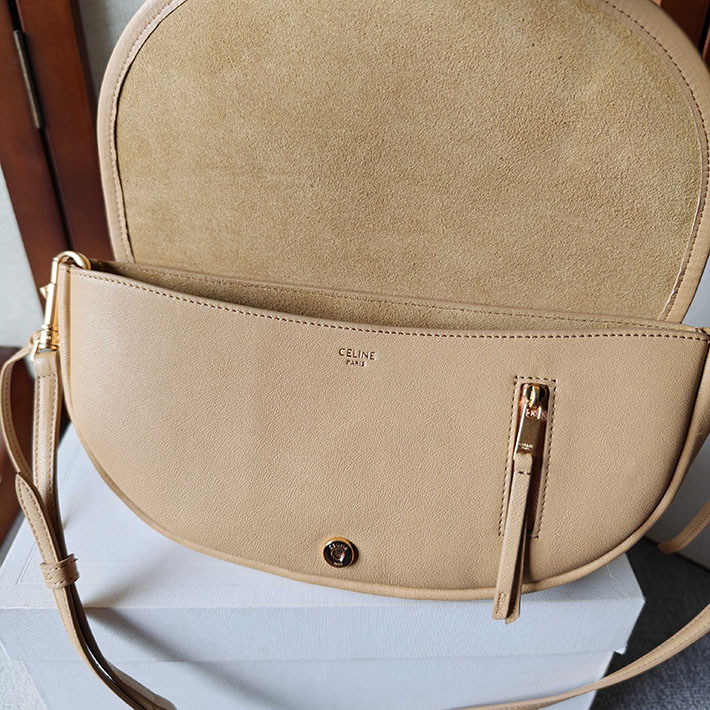 最高級セリーヌスーパーコピー CELINE リトルハーフムーン ソフトトリオンフ サンドキャッスル L10373778.03DL セリーヌ ショルダーバッグ 人気 - 画像 (4)