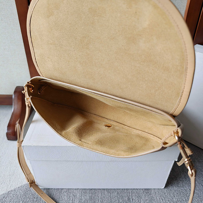 最高級セリーヌスーパーコピー CELINE リトルハーフムーン ソフトトリオンフ サンドキャッスル L10373778.03DL セリーヌ ショルダーバッグ 人気 - 画像 (2)