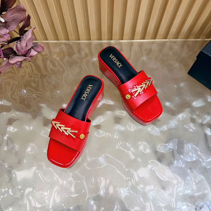 最高級ヴェルサーチェスーパーコピー VERSACE ミュール サンダル レディース 2026新作 人気 レッド 2631281 ヴェルサーチェ 靴 アウトレット - 画像 (5)