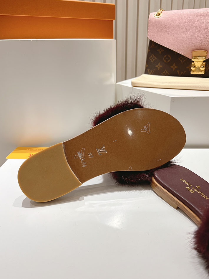 ルイヴィトン ファー サンダル LV Mule Lock It ミュール・ロックイット サンダル ワインレッド 2631375 ヴィトン ミュール レディース - 画像 (3)