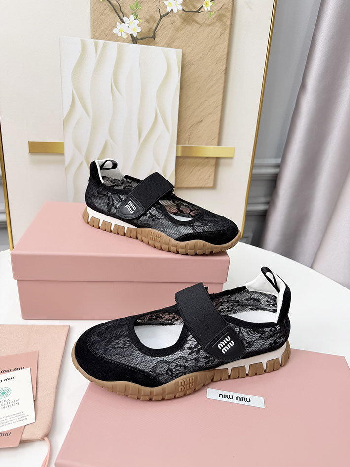 MIUMIU 靴 安い