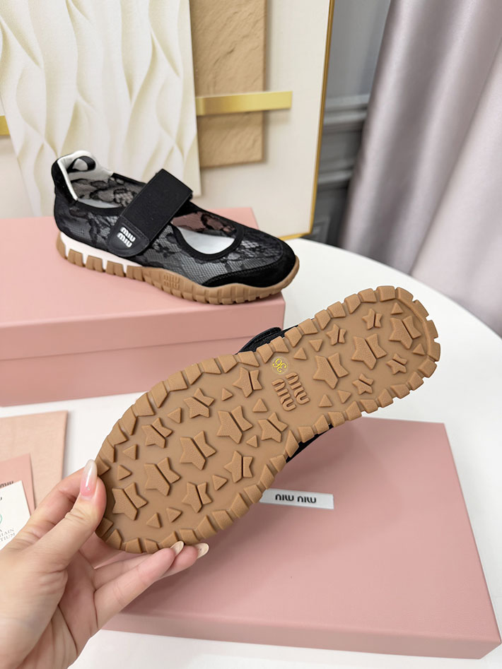レディース ミュウミュウ MiuMiu 2026年春夏 新作 Tyre フラットシューズ 靴 バレリーナ ブラック 2631397 MIUMIU 靴 安い - 画像 (4)